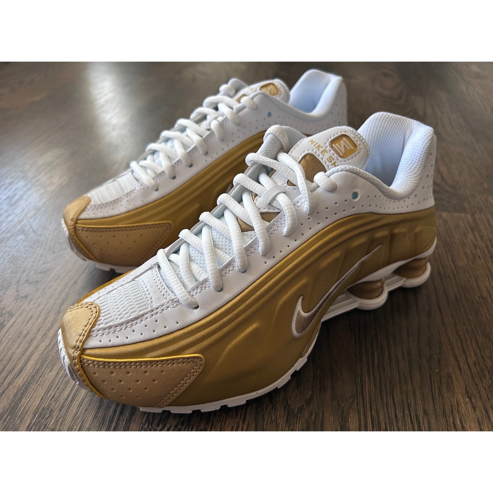 Nike Shox R4 GS Metallic Gold White Sneakers CW2626-700 Size 4.5Y Womens 6